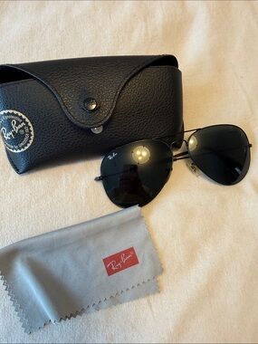 Ray-Ban Aviator Sunglasses in Black Metal with Dark Lenses- LARGE frames